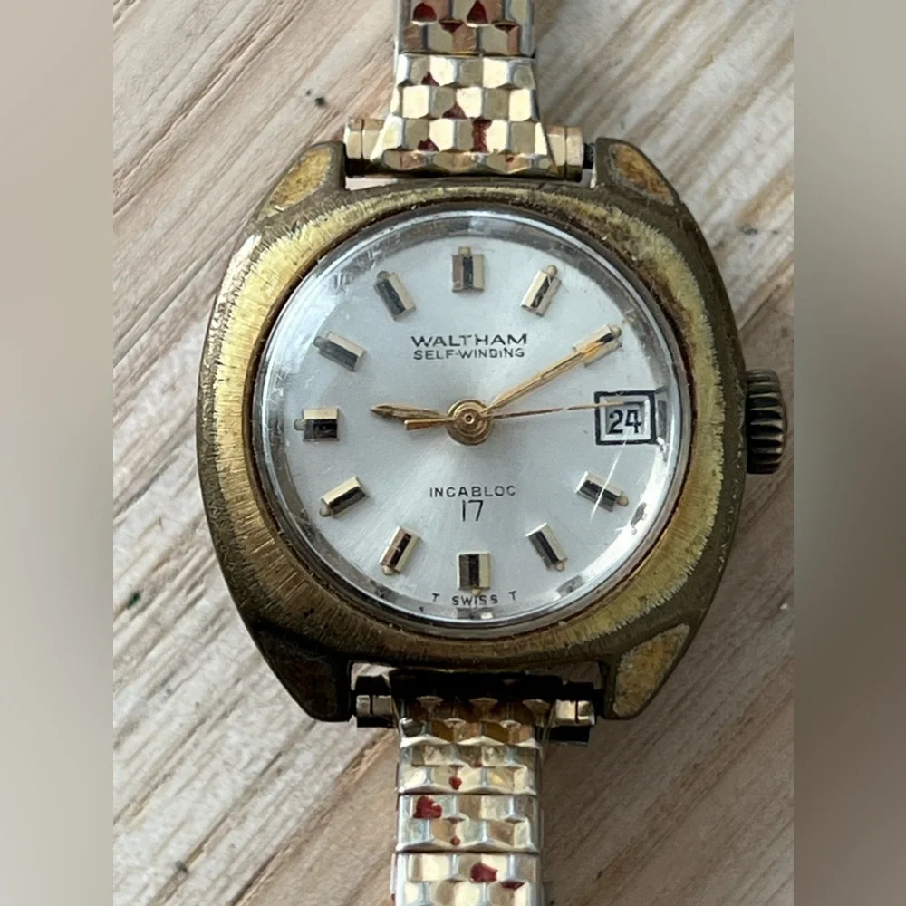 Waltham Self-Winding Incabloc 17 Jewels Vintage Watch Silver Dial Date Window